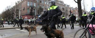 В Амстердаме в ходе митинга против ковидных ограничений произошли стычки с полицией