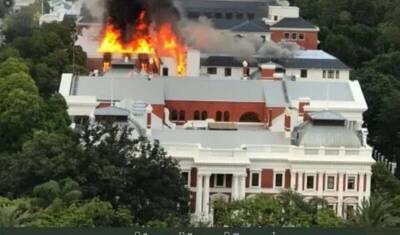 Задержан подозреваемый в причастности к пожару в парламенте ЮАР