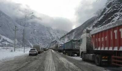 Военно-Грузинскую дорогу закрыли для грузовиков