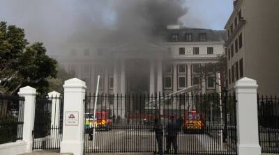 В здании парламента ЮАР произошел пожар