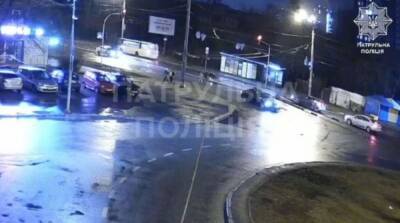 В Киеве пьяный водитель сбил ребенка на переходе и пытался скрыться
