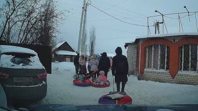Воронежцы пожаловались на создающую опасность тюбинговую трассу в Отрадном