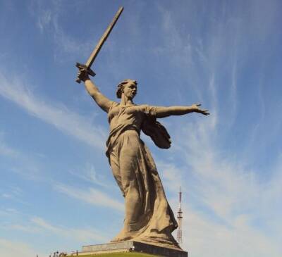 «Родина-мать зовёт!»: как должна была выглядеть статуя на самом деле - Русская семерка