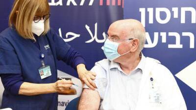 Минздрав Израиля готовит израильтян к прививке четвертой дозой