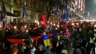 На Украине состоялся факельный марш по случаю дня рождения Степана Бандеры