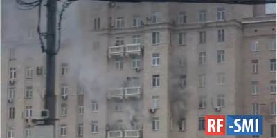 На Кутузовском проспекте загорелся жилой дом
