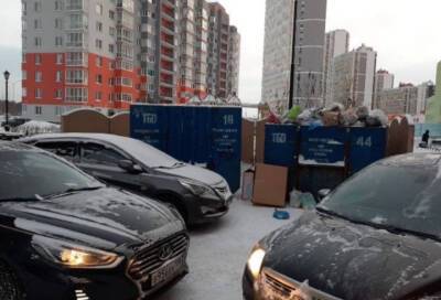 Водителей в Мурино, Кудрово и Янино просят не мешать вывозу мусора и не парковаться у контейнерных площадок