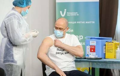 Украинское правительство сделало бустерную прививку от коронавируса – как это происходило (фото)