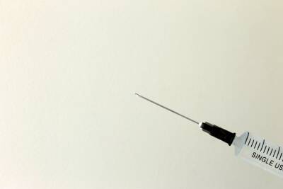 Исследование: Большинство побочных эффектов вакцины против ковида относятся к «эффекту ноцебо»