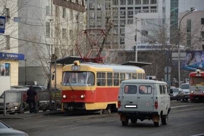 Водитель такси заблокировал движение трамваев в Екатеринбурге
