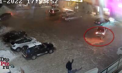 Машина задавила женщину на парковке ТЦ в Петрозаводске