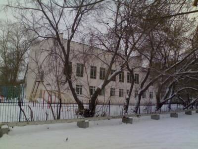 В Челябинске началась массовая эвакуация школ