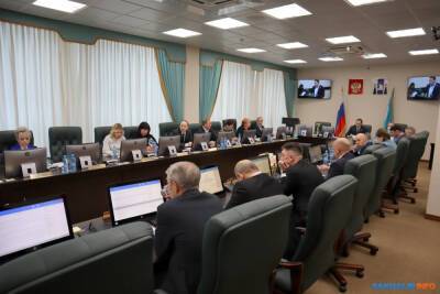Депутаты облдумы начали пленарку не с ЧС в Южно-Сахалинске, а с награждения себя
