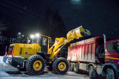 Вывозить снег с улиц Рязани продолжили ночью