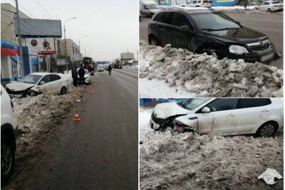 В центре Волгограда столкнулись две иномарки, пострадала женщина