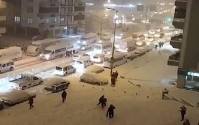 Южную часть Турции засыпали рекордные снегопады (ФОТО)