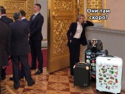 В Сети появилась смешная фотожаба на Поклонскую, которая отказалась ехать послом РФ в Африку