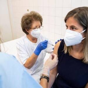В Украине от коронавируса привили более 15 млн человек