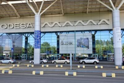Не пропустили в Украину: в аэропорту "Одесса" иностранец пытался вскрыть себе вены