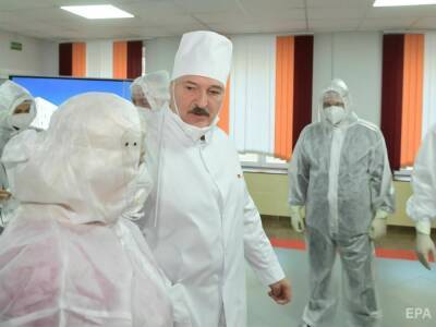 "Совершенно другой". Лукашенко заявил, что второй раз переболел COVID-19, на этот раз – штаммом "Омикрон"