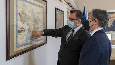 Кулеба показал Блинкену карту Украины с регионами России