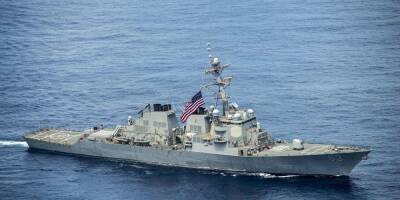 Пекин обвинил американский эсминец во вторжении в китайские воды