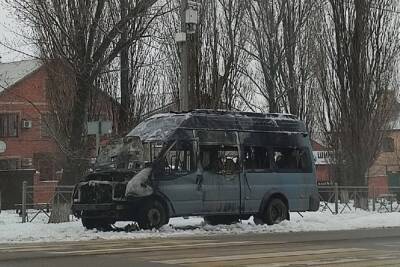 Микроавтобус загорелся на ходу в Новошахтинске
