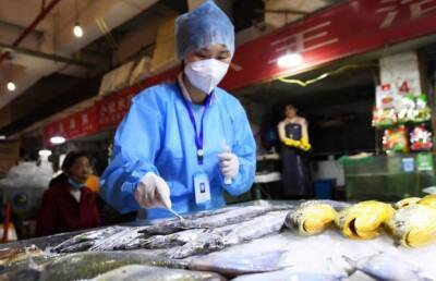 Китай предупредил об опасности передачи коронавируса через замороженные продукты