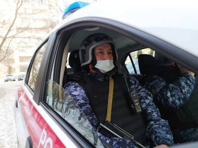 В Челябинске двое пьяных мужчин вызвали скорую помощь и устроили дебош