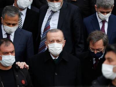 Эрдоган на предвыборном старте: головокружение от успехов затмевает финансовый провал