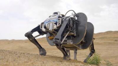 Мощный и маневренный: китайцы показали военного робота-быка (ВИДЕО)
