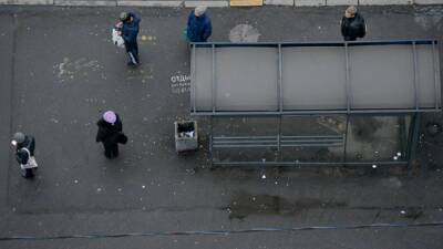 Трое подростков разгромили автобусную остановку и избили кондуктора в подмосковном Чехове