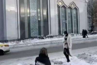 В Москве возбудили уголовное дело из-за откровенной фотосессии у мечети