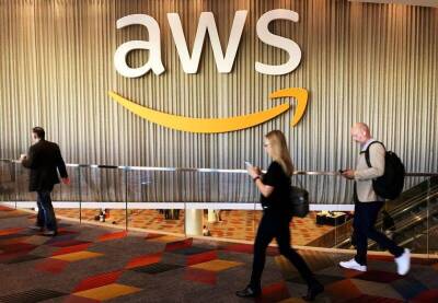 Amazon откроет первый магазин с «умными» примерочными