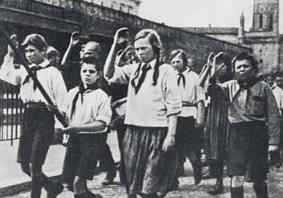 Почему пионерам в СССР запрещалось здороваться со взрослыми за руку - Русская семерка
