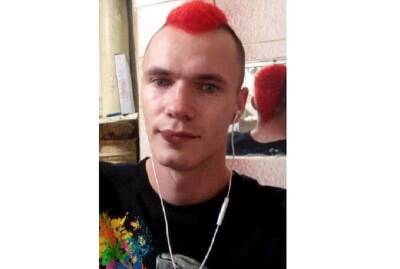 Смоленская полиция продолжает искать молодого человека с красным ирокезом