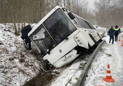 Пассажирский автобус опрокинулся под Калининградом (видео)