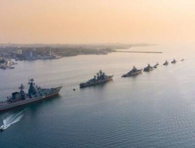 Российский военный флот начеку