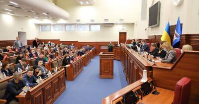Киевсовет обратился к Зеленскому из-за "преследования" Порошенко, на заседании выступила даже супруга экс-президента