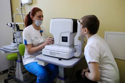 Медики объяснили, когда ребенка нужно вести для проверки зрения