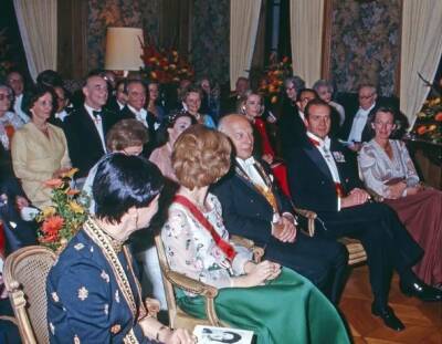 Педро Санчес - король Филипп VI (Vi) - королева Летиция - Королева Испании Летиция вышла в свет в винтажном платье 1977 года (ФОТО) - enovosty.com - Германия - Испания - Мадрид
