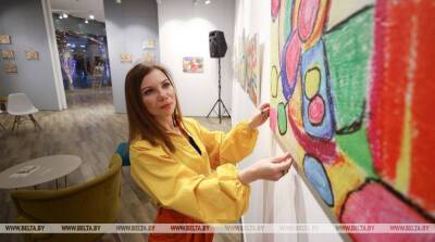 ФОТОФАКТ: В галерее "АртХаос" открылся инклюзивный арт-проект "SuperTwins"