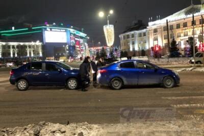 В Курске произошло ДТП на площади Перекальского