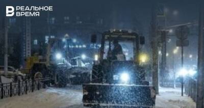 Ночью в Казани в уборке снега задействуют 388 единиц техники