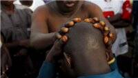 В Мозамбике убили и обезглавили мужчину: местные верят что в лысых головах есть золото