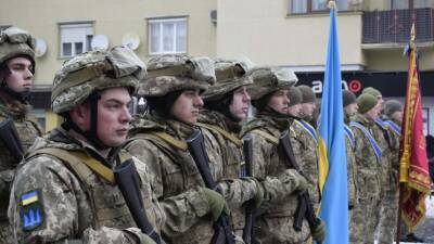 «Милитаристский психоз»: как власти Украины готовятся к отражению возможной «российской агрессии»