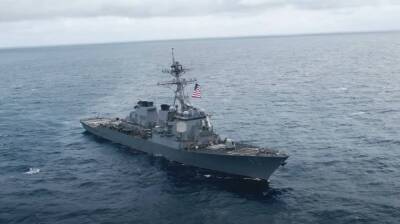 Флот и авиация КНР вынудили американский эсминец покинуть Южно-Китайское море