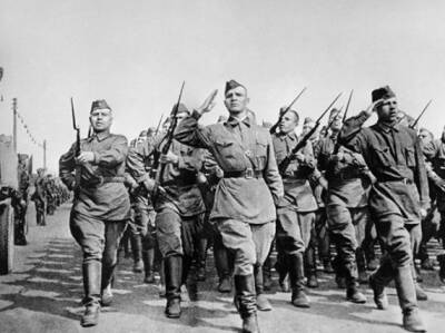 «Сталин атаковал Гитлера первым»: какой была бы Великая Отечественная - Русская семерка