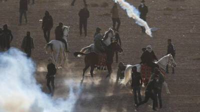 Метали камни в полицейских: 16 участников бедуинских беспорядков пойдут под суд