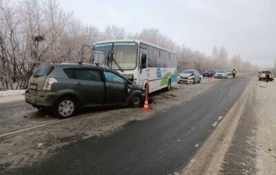 В Омской области три человека пострадали в ДТП с участием автобуса